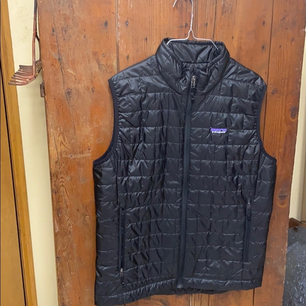 Men’s Patagonia puffy vest